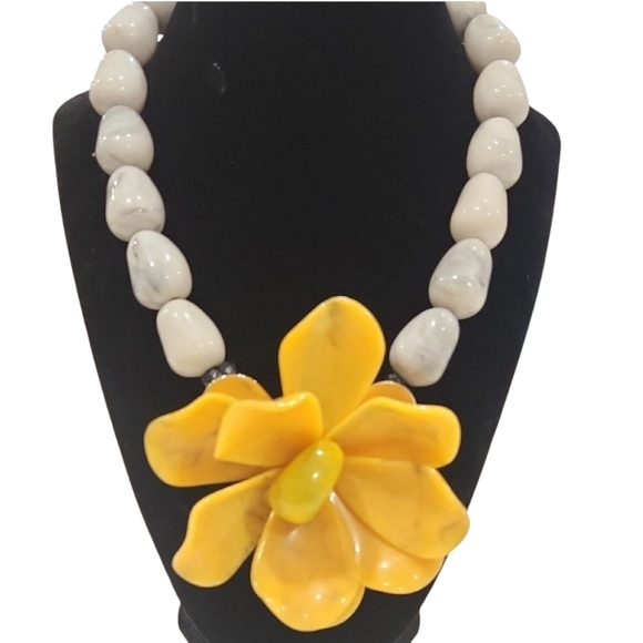 Piper K Jewelry - 🏵🔹️Piper K 🔹️Beaded 18" Resin Necklace With Oversized Yellow Floral Pendant